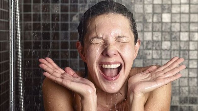 Douche de contraste pour augmenter la taille du sein
