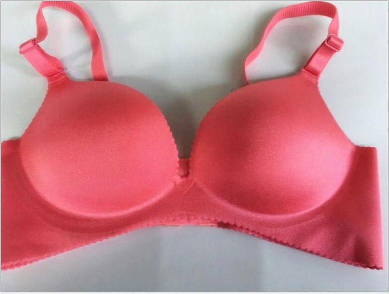 Soutien-gorge à effet push-up pour un grossissement visuel de la poitrine