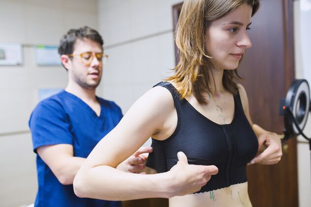 Porter des vêtements de compression après une augmentation mammaire à l'acide hyaluronique