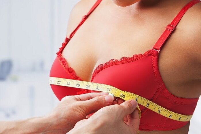 mesurez la taille de vos seins avant une augmentation avec de l'huile
